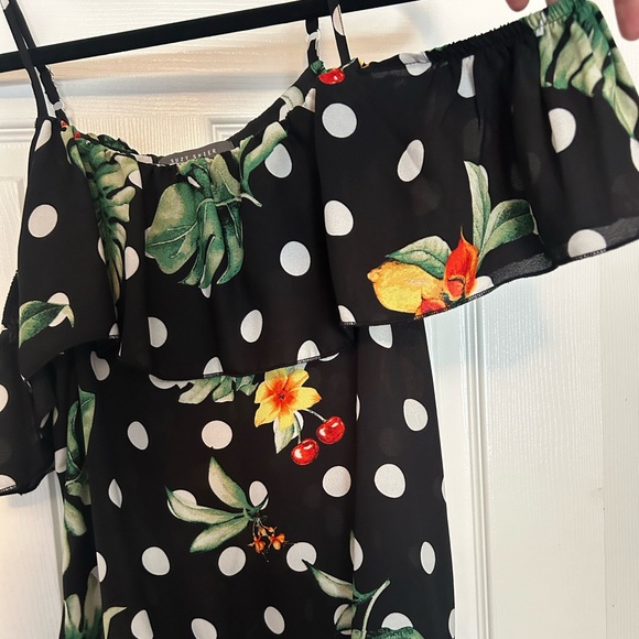 Suzy Shier flower blouse top - Picture 3 of 7